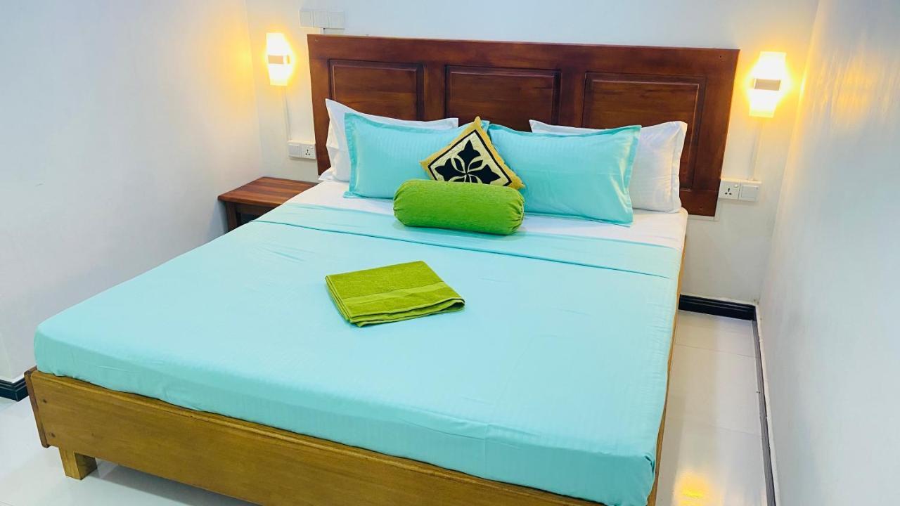 Lali Beach Villa Тринкомали Экстерьер фото