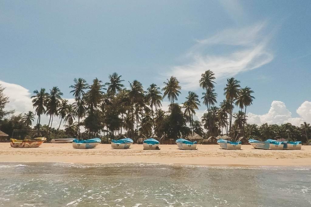 Lali Beach Villa Тринкомали Экстерьер фото