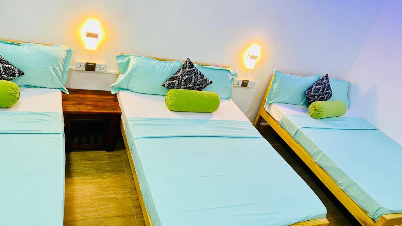 Lali Beach Villa Тринкомали Экстерьер фото
